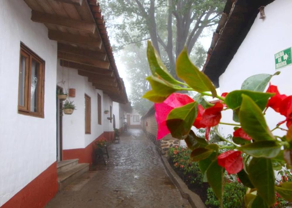 Hotel Bugamvillas Tapalpa Bagian luar foto